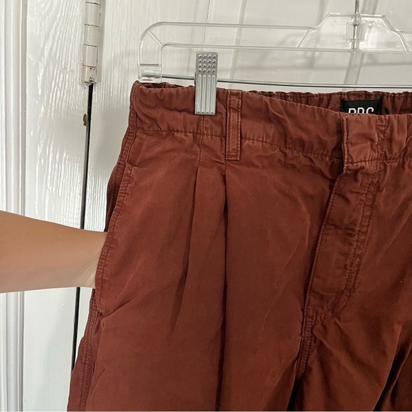 BDG Urban Outfitters Drew Pleated Poplin Trousers Rust Brown Large R2 - Picture 3 of 11